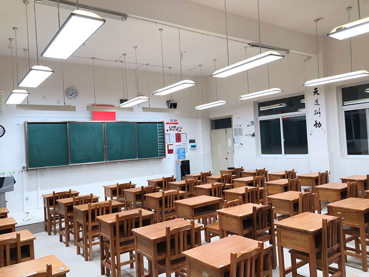 LED教室燈黑板燈護(hù)眼燈(dēng)有用嗎(ma)家裏(lǐ)可以(yǐ)安裝護眼燈嗎