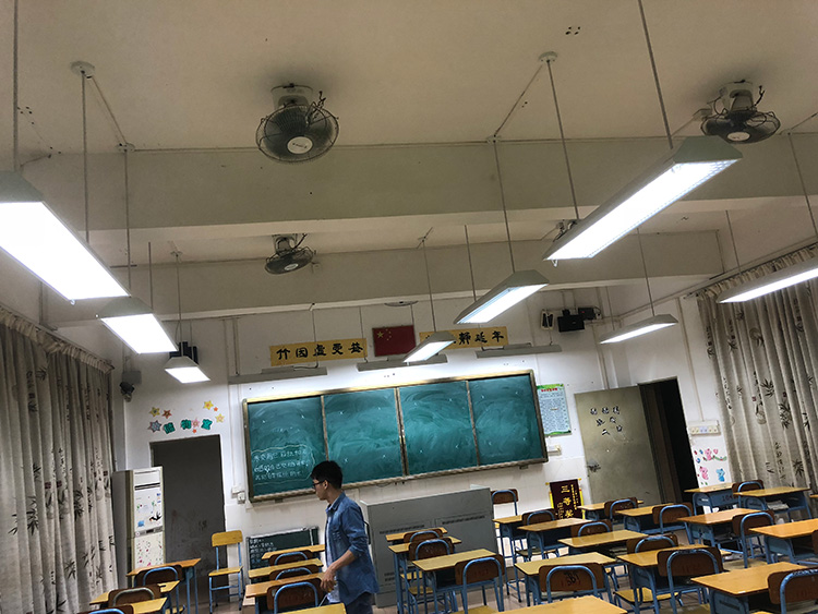 LED教室護眼燈產品供（gòng）應安裝售後無憂