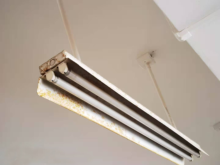 貴陽市觀山湖區第一（yī）高（gāo）級中學護眼教室燈光改造前